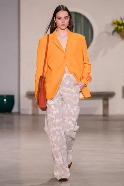 Look 18